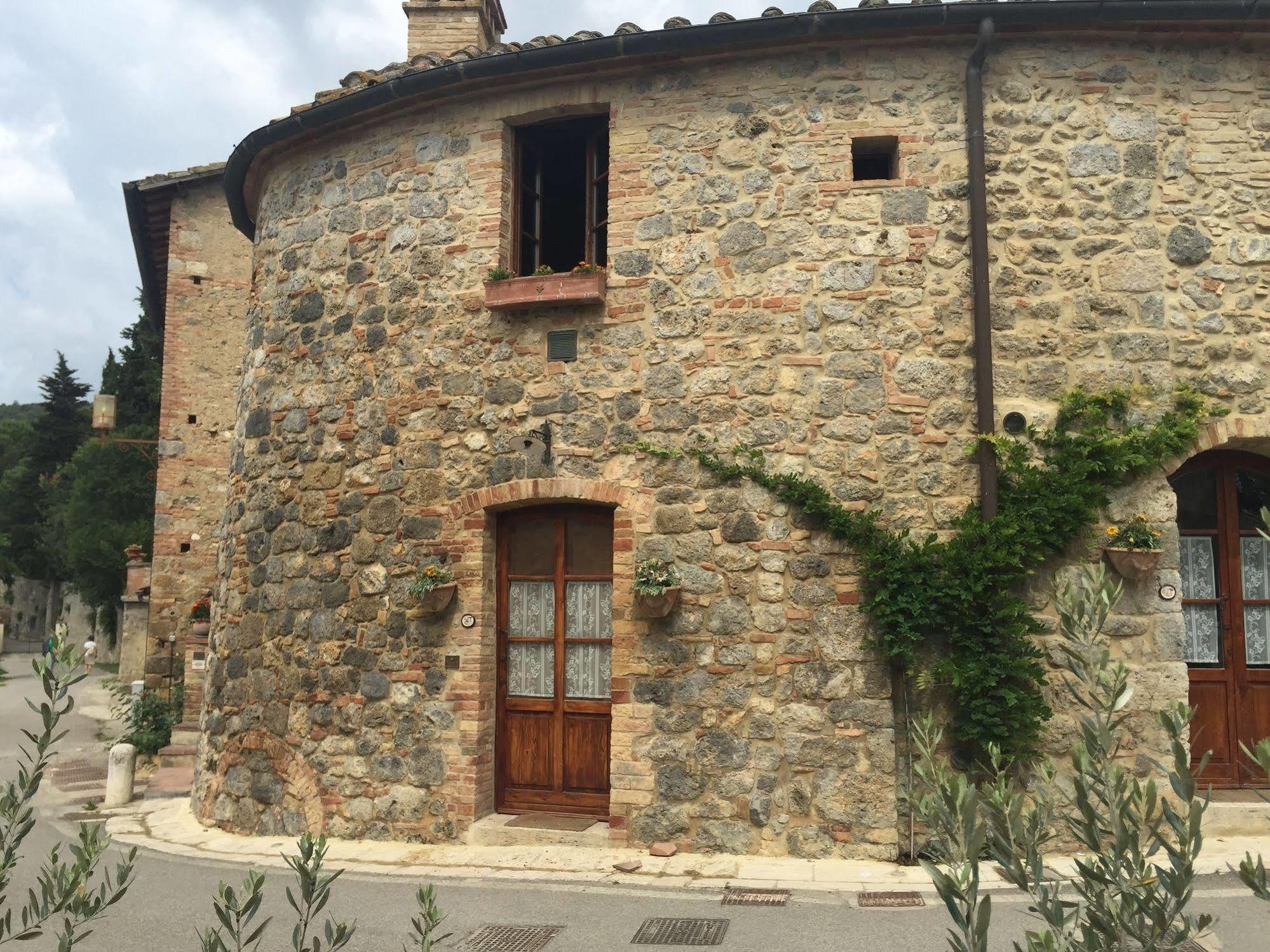 La Vecchia Corte San Gimignano Exterior photo